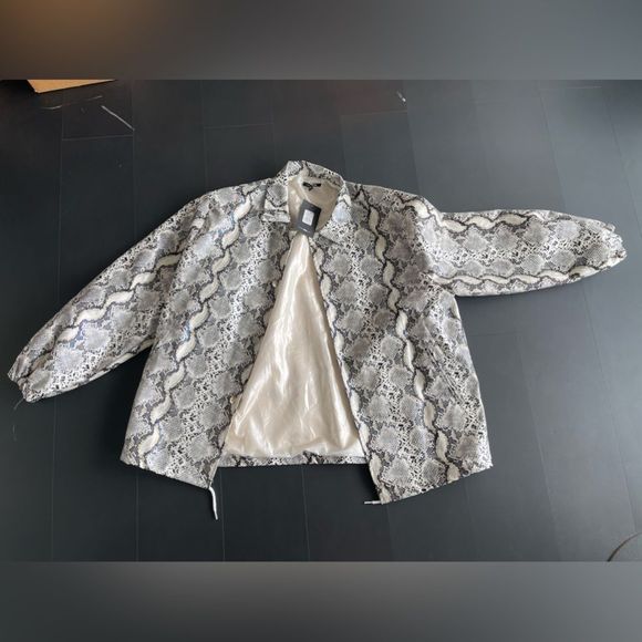 Fashion nova snake skin inspired coat - Picture 1 of 4